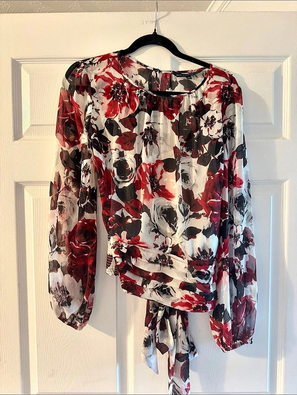 White House Black Market Floral Tie Front Blouse in Red & Black Size 10 Like New